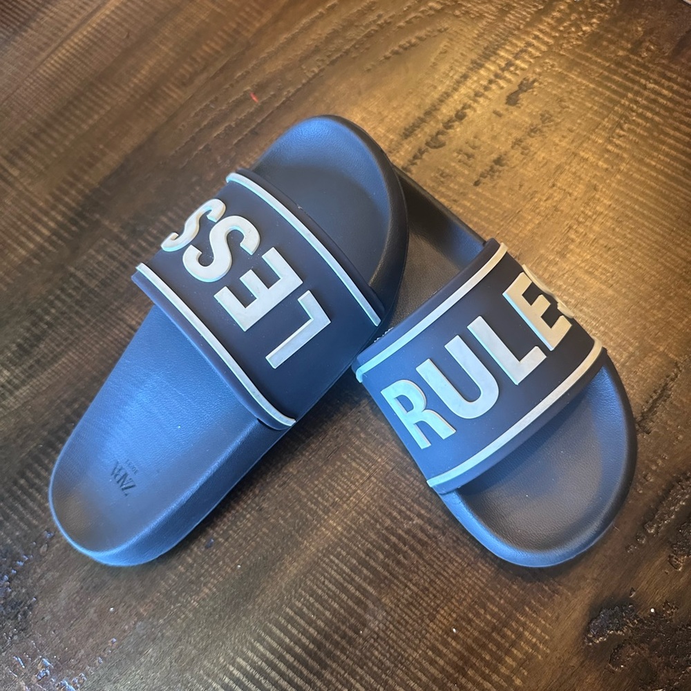 SOLD 💨Zara Less Rules Boys Slides - Size 30/31 (US 13 to 13.5)